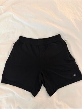 ALO Yoga Men’s Black Athletic Shorts